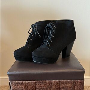Black Women's Lace-Up Ankle Boots
